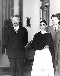 Photograph of Kahlo and Trotsky' meeting